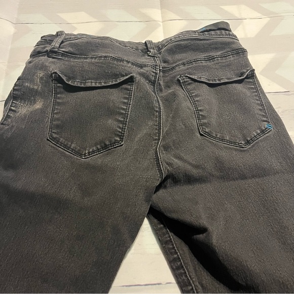 Black YMI Skinny Mid Rise Stretch Jeans, Size 9 Discoloration on back see photos - Picture 9 of 11
